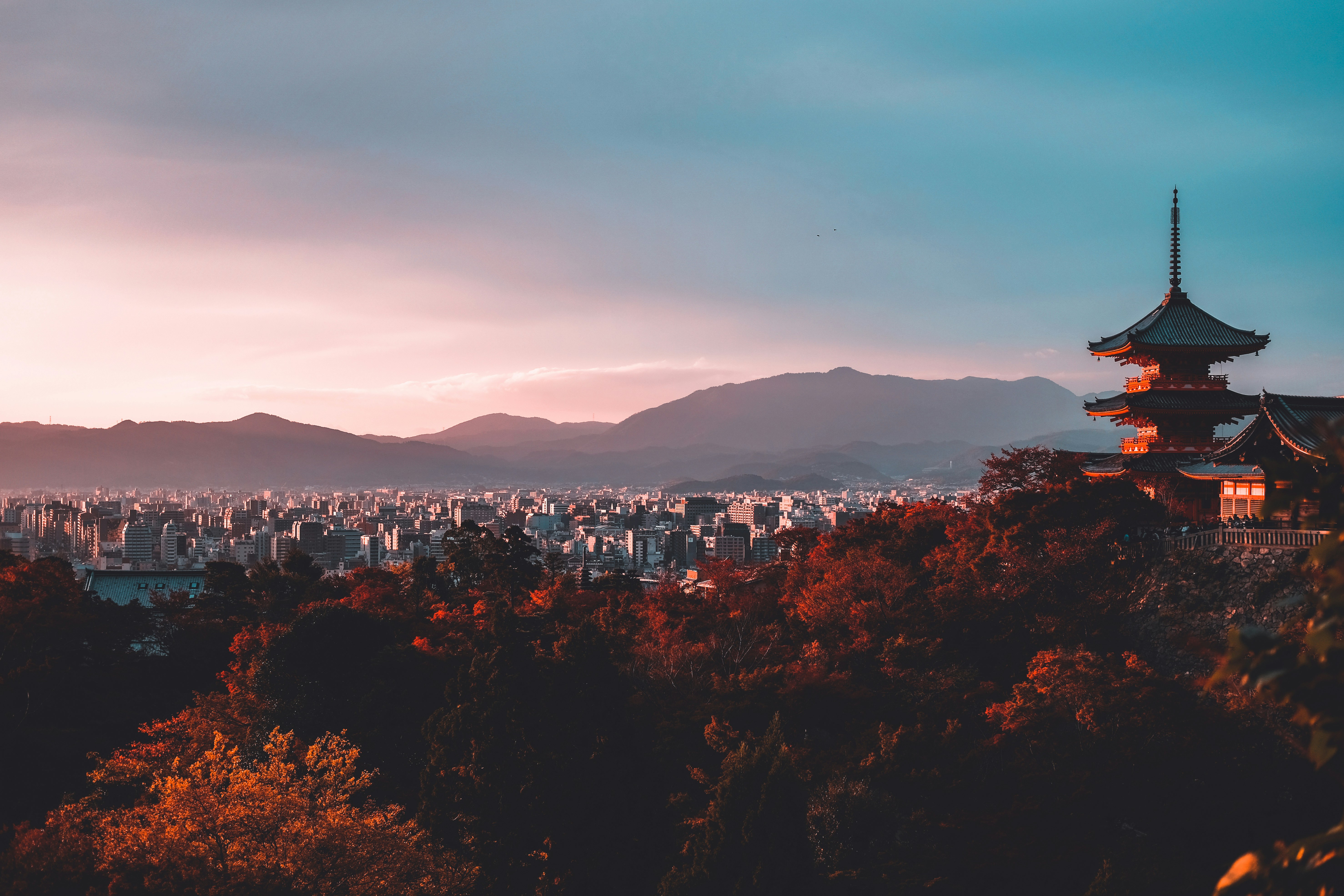 Panorama kyota, v ospredju japonsko svetišče