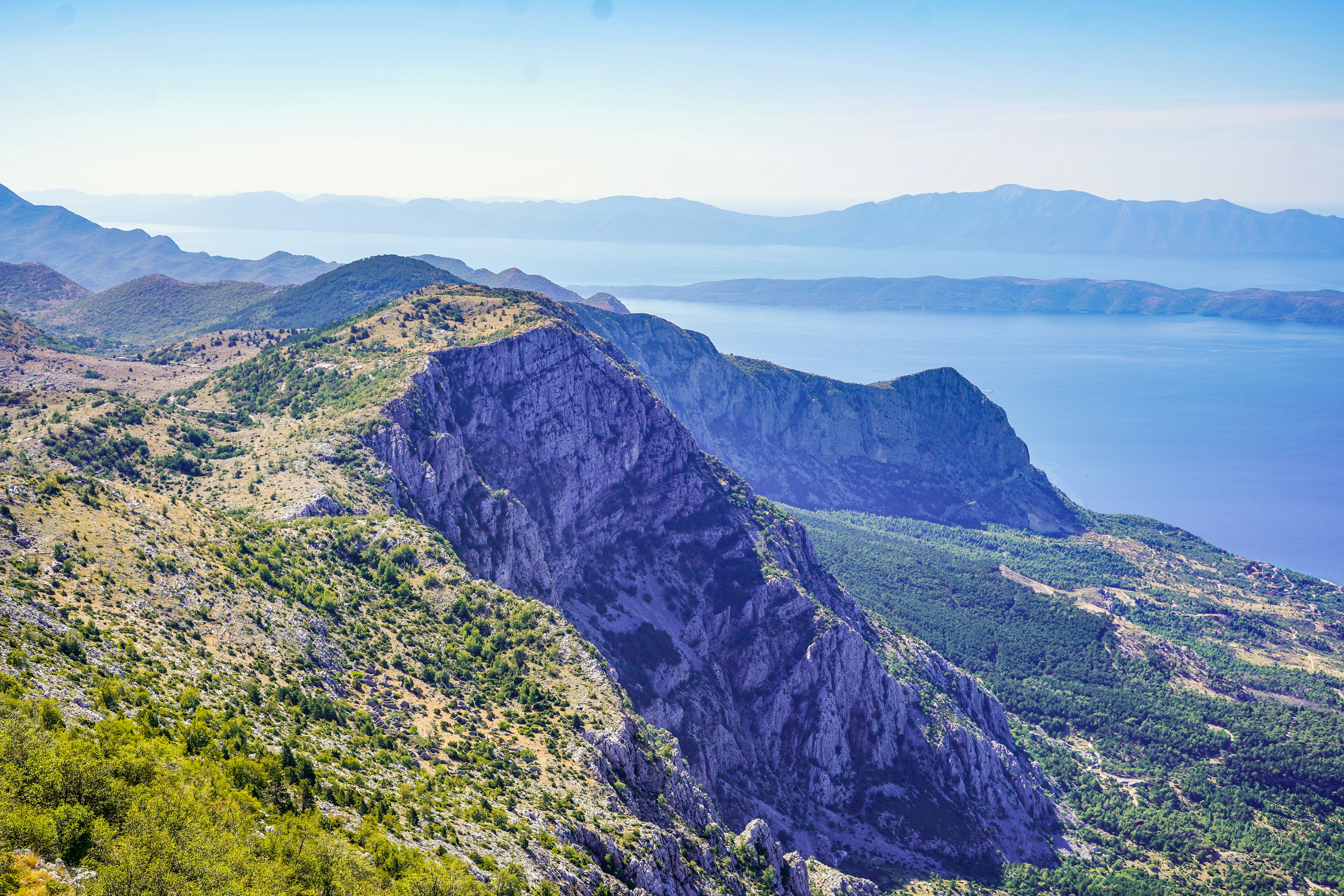 Planinski masiv nad jadranskim morjem Biokovo